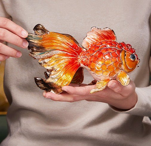 Abundance Every Year – Handcrafted Enamel Goldfish Sculpture, “Wealth & Happiness,” Zinc Alloy with Multicolor Enamel, Light Luxury Gift Box
