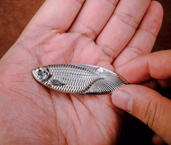 The Fishtail Knife – Handcrafted Stainless Steel Unsharpened Blade