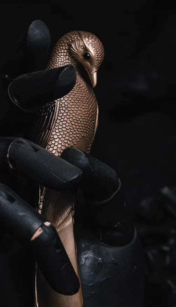 The Red-Billed Blue Magpie Shoehorn – Handcrafted Solid Bronze Desk Sculpture & Heirloom Tool