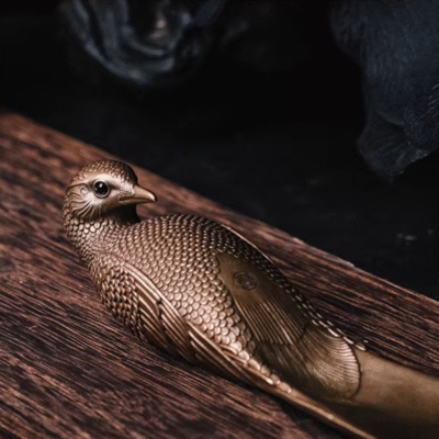 The Red-Billed Blue Magpie Shoehorn – Handcrafted Solid Bronze Desk Sculpture & Heirloom Tool