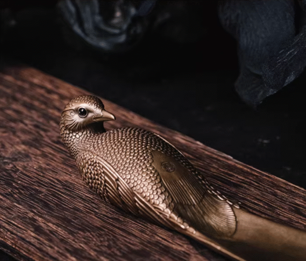 The Red-Billed Blue Magpie Shoehorn – Handcrafted Solid Bronze Desk Sculpture & Heirloom Tool