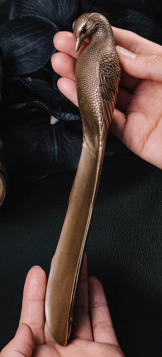 The Red-Billed Blue Magpie Shoehorn – Handcrafted Solid Bronze Desk Sculpture & Heirloom Tool