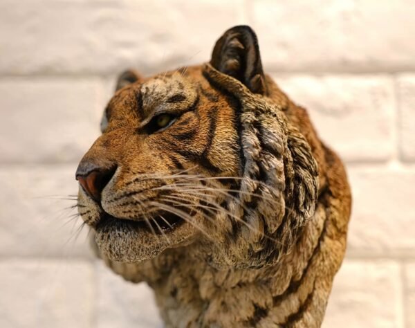 Siberian Tiger – Handcrafted GK Statue, “King of the Northern Forest,” Museum-Quality Hand-Painted Finish, Realistic Whisker Implantation